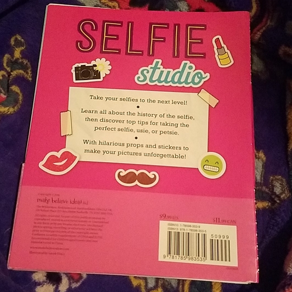 Selfie Studio with 25 Props and over 100 Stickers - Picture 10 of 10